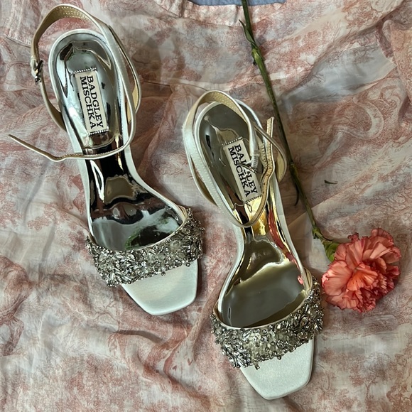 Rider Stiletto Heel Size in White Satin - Picture 3 of 17